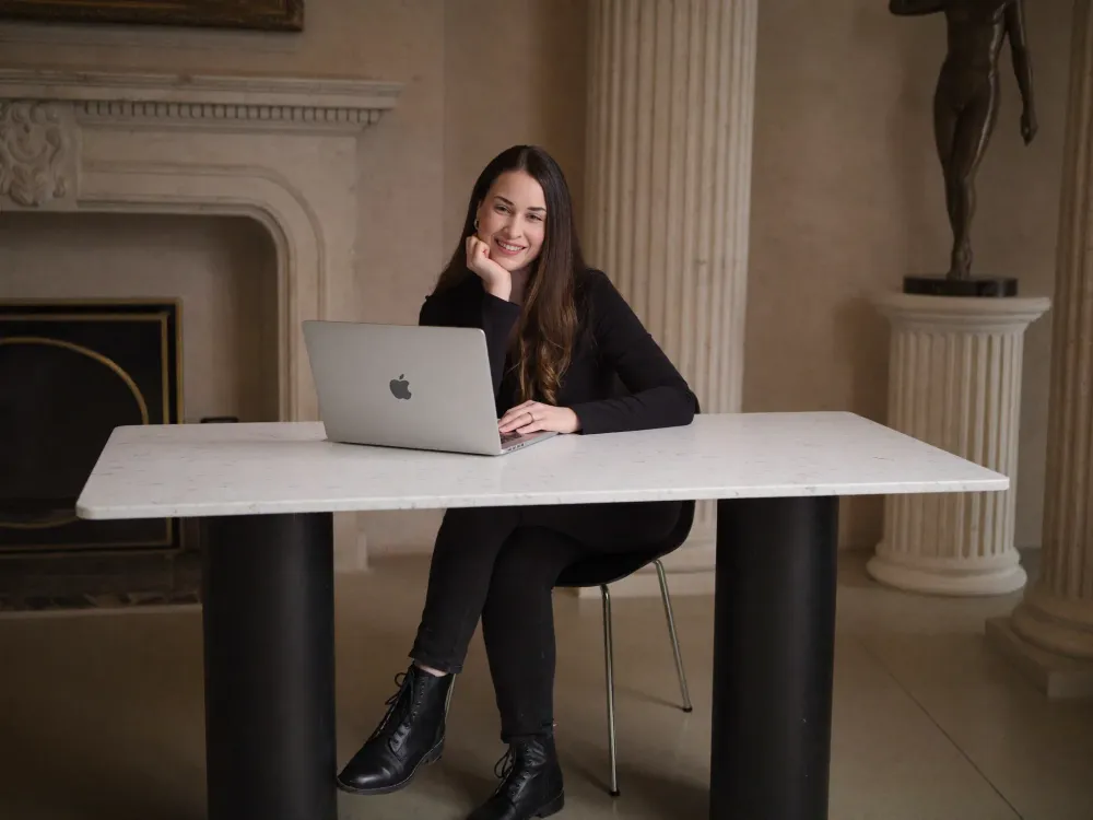 Portrait de Yasmine Moura, fondatrice d’Euphoriste